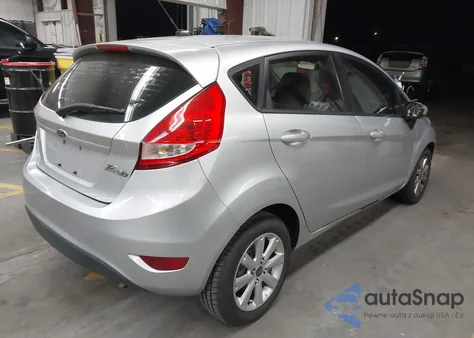 2013 Ford Fiesta Se z USA, uszkodzony, nr VIN 3FADP4EJ8DM147228